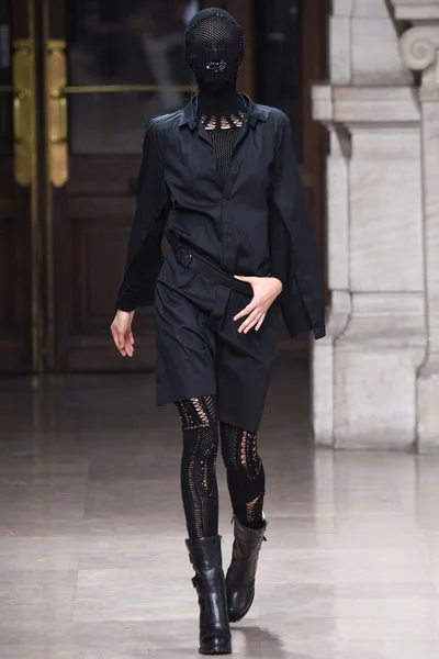 Look 32